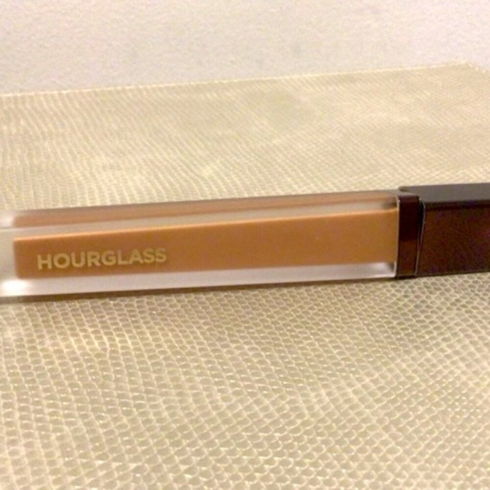 Vanish™ Airbrush Concealer in shade UMBER
